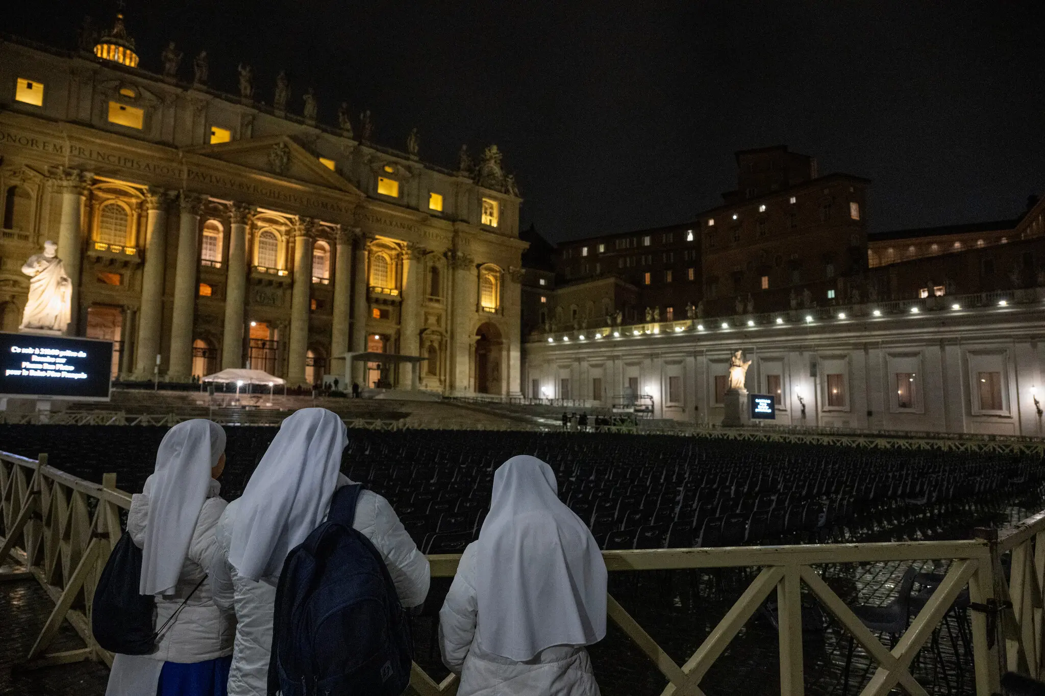 Останні дні Франциска: Ватикан у напрузі, католики моляться за папу
